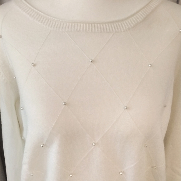 Classic Editions off white sweater with pearl detail - Picture 2 of 9